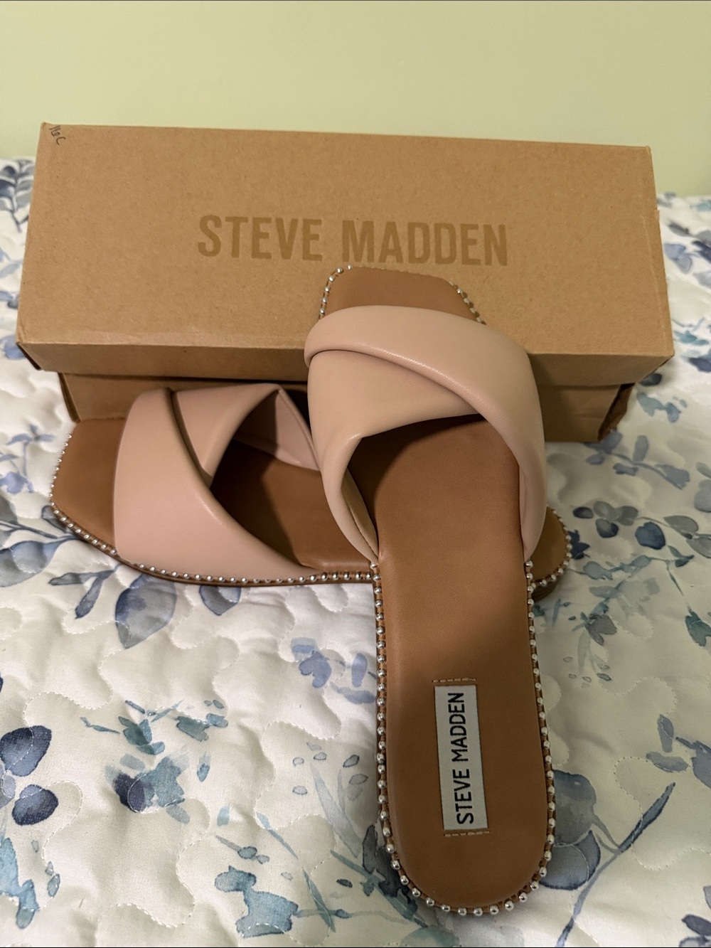 New Steve Madden Rayne sandals. Beige with beaded trim size 10